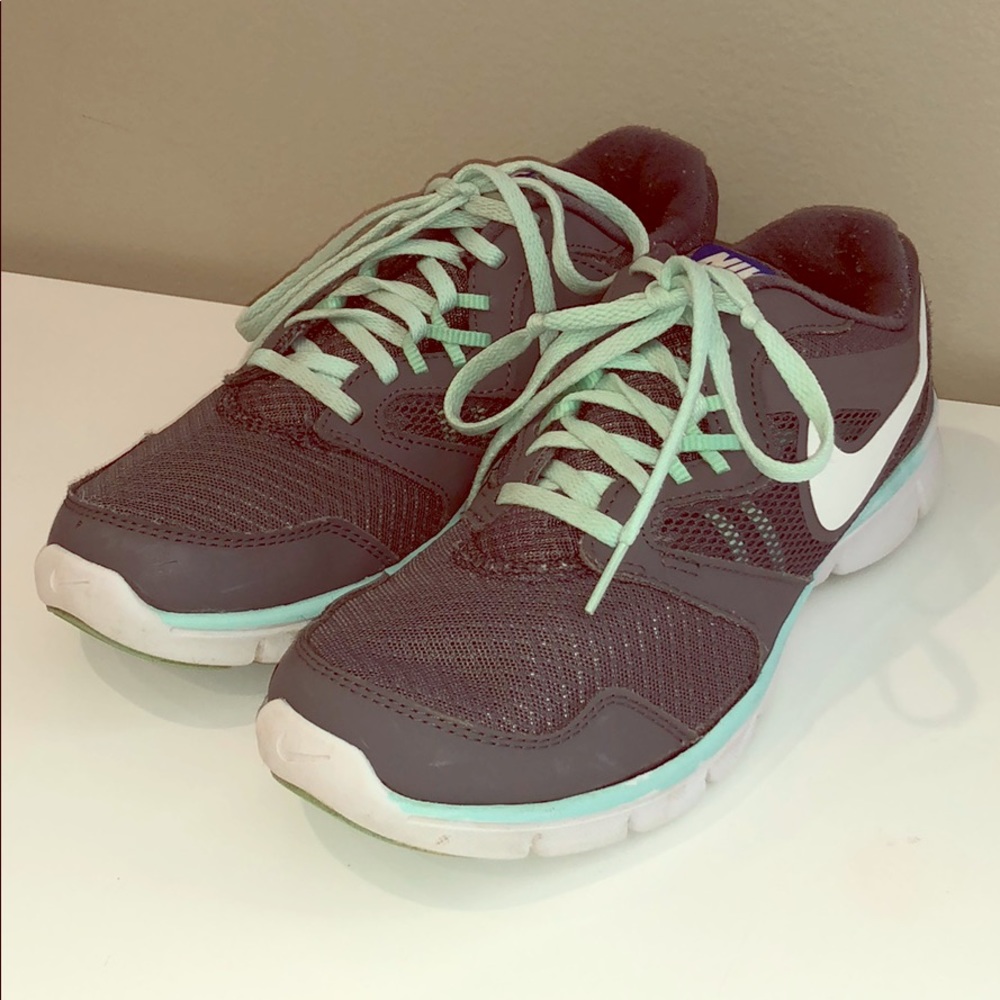 Nike sneakers! - Picture 1 of 3